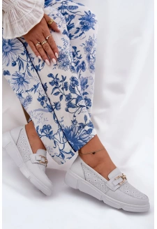 Dámské kožené mokasíny se zlatým detailem Vinceza – světle šedé