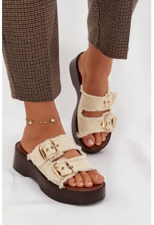 Dámské pantofle na platformě se zlatými přezkami – světle béžové Renelisse