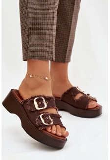 Dámské pantofle na platformě se zlatými přezkami Renelisse – čokoládové