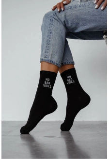 Dámské ponožky s nápisem „NO BAD VIBES“ – černé