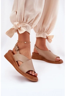 Dámské sandály na klínu z eko kůže – béžové Quilara