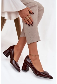 Dámské lakované lodičky na blokovém podpatku s ozdobou Isoline – čokoládové 