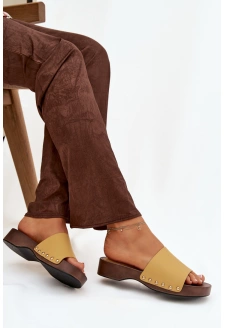 Dámské pantofle s cvočky – žluté Terissa