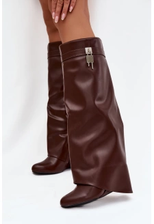 Dámské kozačky na klínu s páskem a stříbrným detailem Korivelle – hnědé