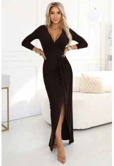 404-14 Elegancka długa sukienka z kopertowym dekoltem i rozcięciem - czekoladowy brąz