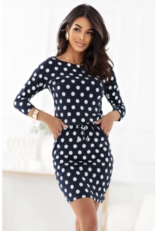 13-167 Sukienka sportowa z wiązaniem i kieszonkami - granat w białe grochy