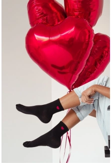 Dámské ponožky s drobným srdíčkem – černé