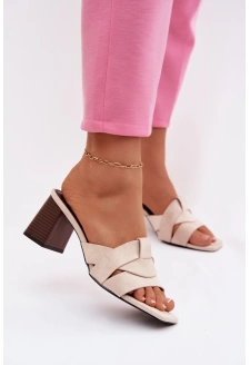 Dámské pantofle na sloupkovém podpatku s pásky z eko semiše Corivelle – béžové