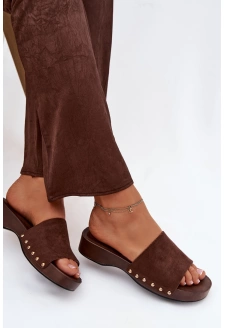 Dámské pantofle se zlatými cvočky – čokoládové Ferinna