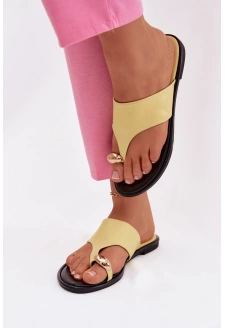 Dámské ploché pantofle z eko kůže se zlatým detailem Lavessa – žluté