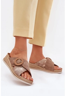 Dámské pantofle na klínku s ozdobnou přezkou Inblu – hnědé