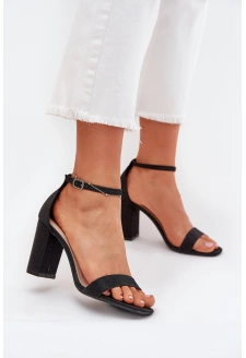 Lesklé sandály na podpatku Kavina – černé