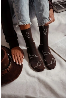 Dámské bavlněné ponožky s konturou kočky – čokoládové