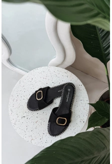 Dámské pantofle na plochém podpatku se zlatou přezkou Selivelle – černé