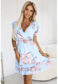 468-3 PATRIZIA sukienka z kopertowym dekoltem, paskiem i krótkim rękawkiem - BŁĘKITNA W RÓŻE