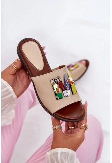 Dámské pantofle na nízkém podpatku se zlatou ozdobou – zlaté