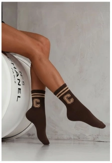 Dámské ponožky s proužky a písmenem C – čokoládové