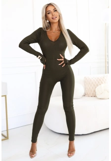 619-2 Wygodny i elegancki prążkowany kombinezon damski z dekoltem - khaki