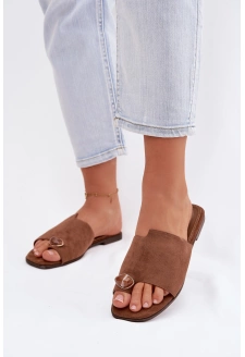 Dámské ploché pantofle s ozdobným detailem z eko semiše Selavine – hnědé