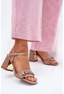 Dámské lakované kožené sandály na sloupku - béžové Mevonelle