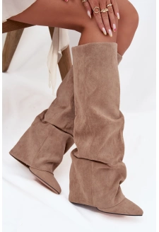 Dámské zateplené kozačky s vyhrnutou špičkou na sloupkovém podpatku Elivira – béžové