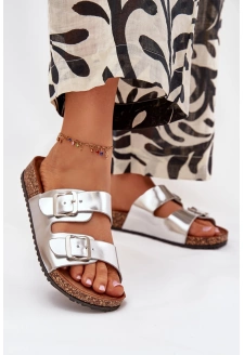 Dámské pantofle na korkové platformě s přezkami – stříbrné