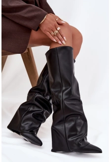 Dámské zateplené kozačky s vyvýšenou manžetou na podpatku – černé Elivira