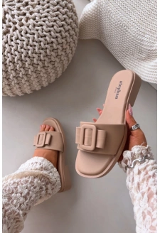 Dámské pantofle na nízkém podpatku s přezkou – béžové Melivra