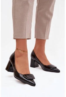 Dámské lakované lodičky na blokovém podpatku s ozdobou Isoline – černé