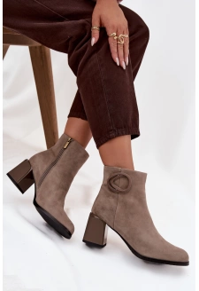 Dámské zateplené semišové kotníkové boty na sloupku s ozdobným detailem – béžové Artiker