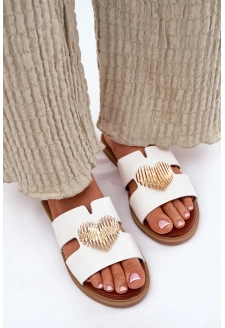 Dámské pantofle na plochém podpatku se zlatou ozdobou – bílé Karinma