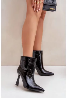 Lakované Kotníkové Boty Na Špičce Nazouvací Černé Seliri