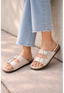 Dámské pantofle s přezkami – světle béžové Oliena