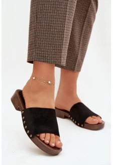 Dámské pantofle na plochém podpatku se zlatými cvočky – černé Girella