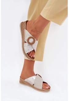 Dámské pantofle na klínu s ozdobnou přezkou Inblu – světle béžové