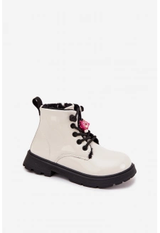 Zateplené dětské lakované botky s přívěskem „Miś“ – bílé Jovellea