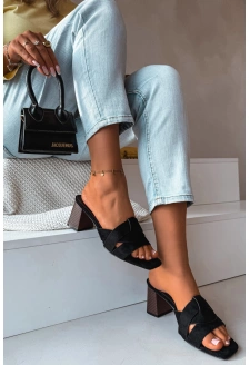 Dámské pantofle na sloupkovém podpatku s pásky z eko semiše – černé Corivelle