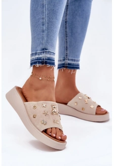 Dámské semišové pantofle s ozdobnými připínkami Vinceza – béžové