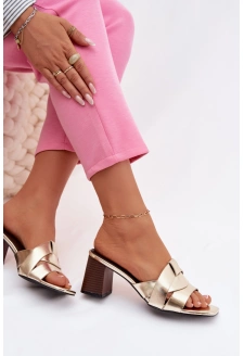 Dámské pantofle na sloupkovém podpatku s pásky z eko kůže Corivelle – zlaté