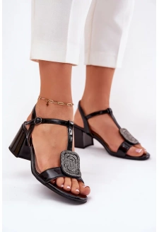 Dámské lakované kožené sandály na sloupku s ozdobou - černé Vinceza