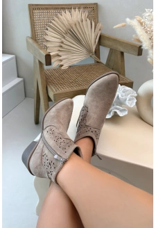 Dámské kotníkové boty na plochém podpatku s ažurovým vzorem S.Barski – béžové