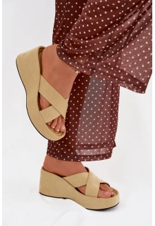 Dámské pantofle na klínku z eko semiše – žluté Calorine