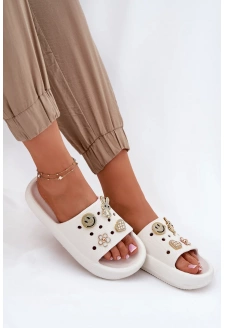 Dámské pěnové pantofle s ozdobnými připínkami Vinceza – bílé
