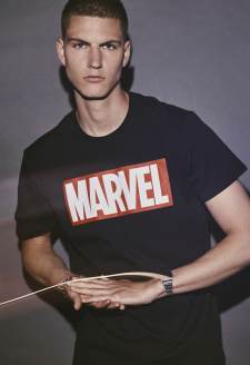 Černé tričko s logem Marvel
